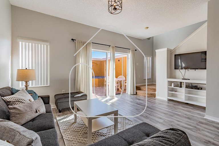 Charming 3BD/2.5BA * Jacuzzi + Lake View