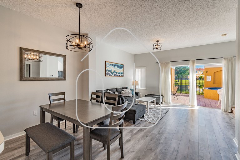 Charming 3BD/2.5BA * Jacuzzi + Lake View