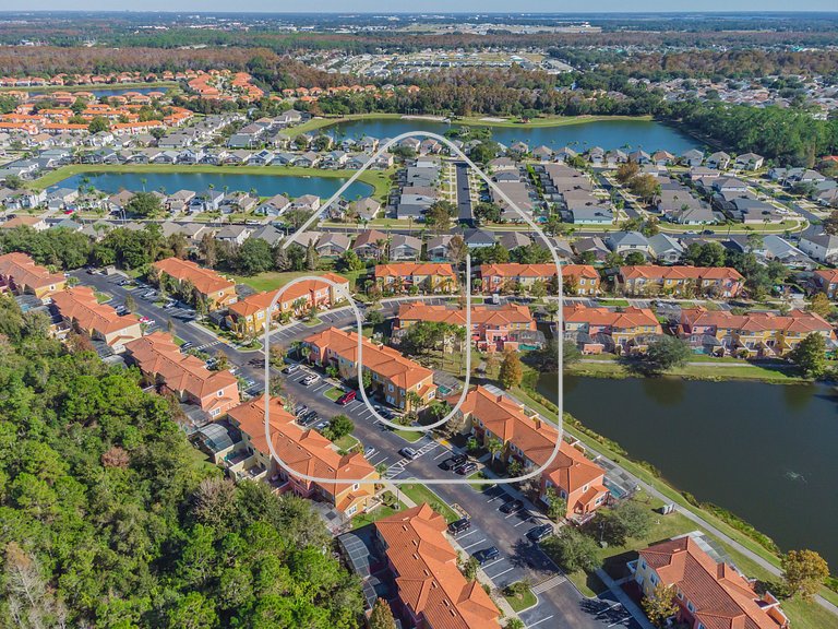 Charming 3BD/2.5BA * Jacuzzi + Lake View