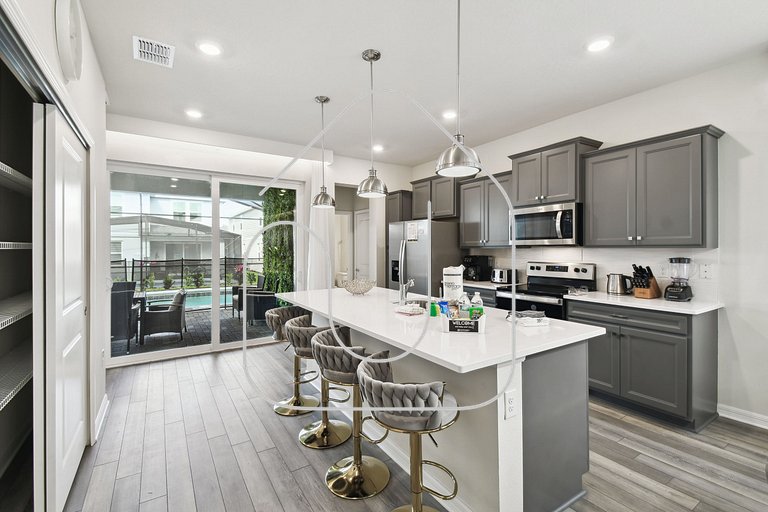 5 BD En-suites, Game Room, Pool, Sleeps 14, Disney