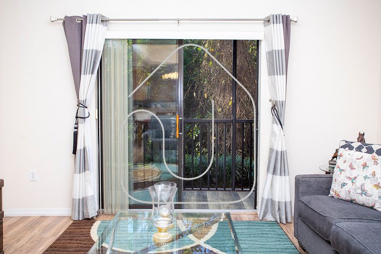 Modern Family Condo 15min from Disney