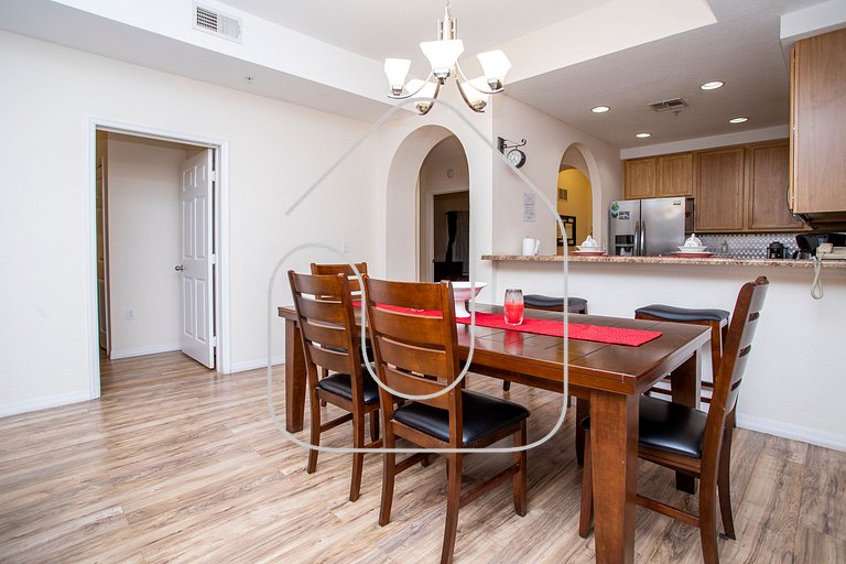 Modern Family Condo 15min from Disney