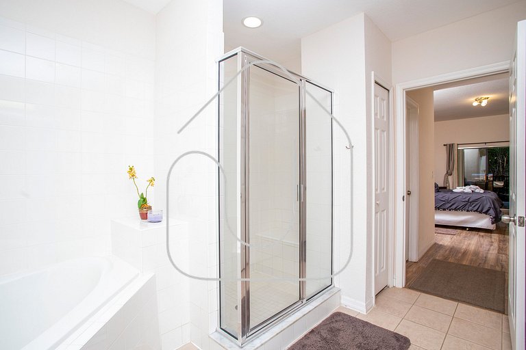 Modern Family Condo 15min from Disney