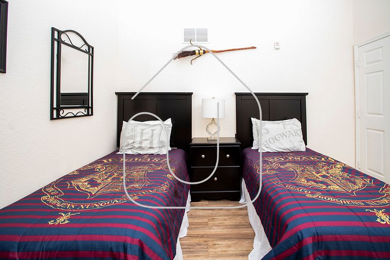 Modern Family Condo 15min from Disney