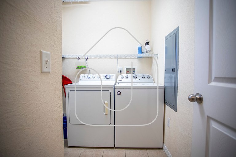 Modern Family Condo 15min from Disney