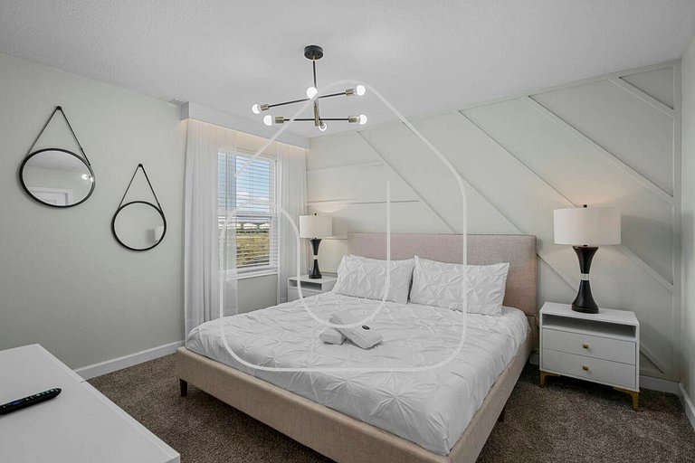 Storey Lake new 24 Guests 9BDR pool lake view