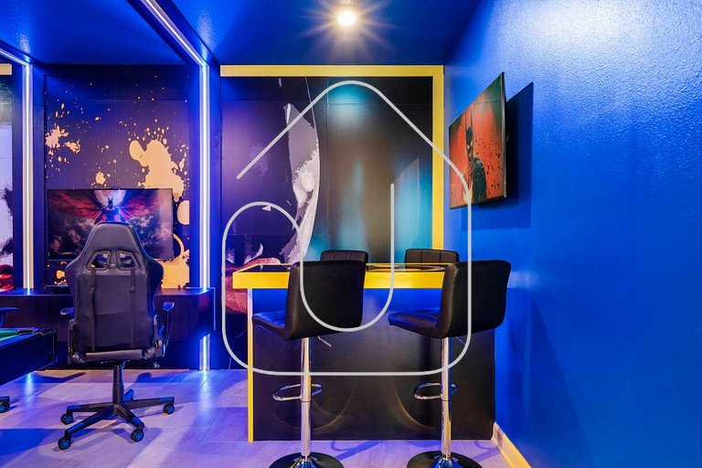 Storey Lake new 24 Guests 9BDR pool lake view