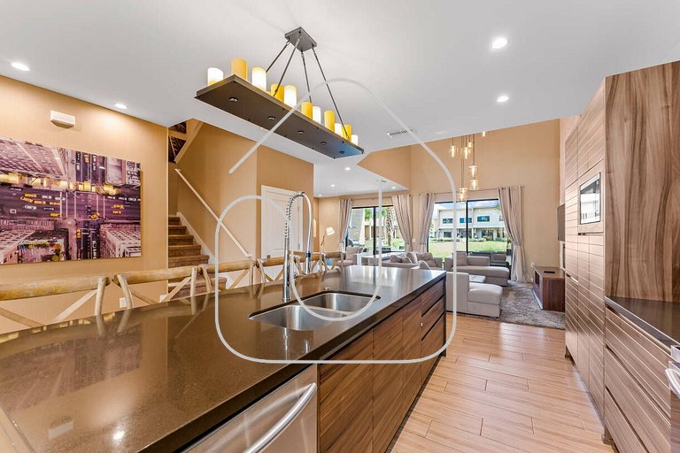 Luxury 3BR Villa w/ BBQ – Near Disney