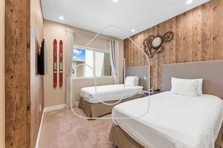 Luxury 3BR Villa w/ BBQ – Near Disney