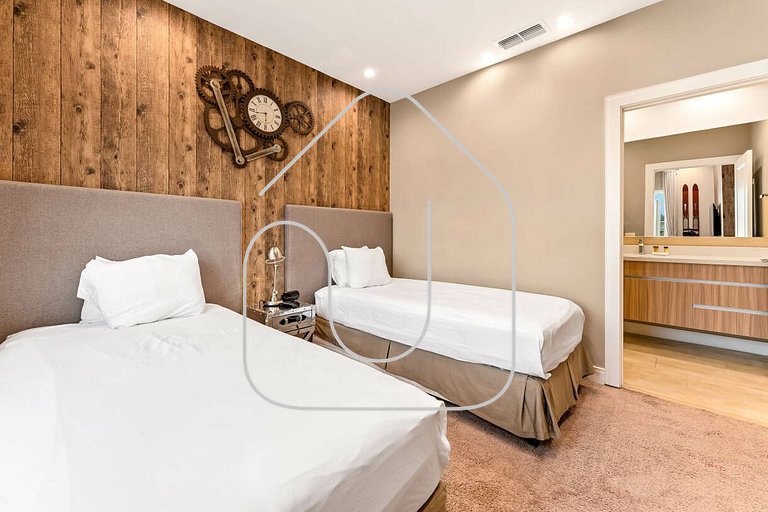 Luxury 3BR Villa w/ BBQ – Near Disney