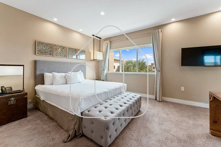 Luxury 3BR Villa w/ BBQ – Near Disney