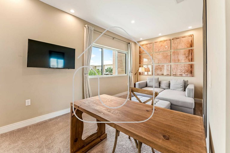 Luxury 3BR Villa w/ BBQ – Near Disney