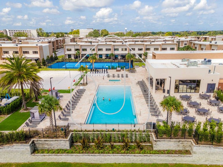 Luxury 3BR Villa w/ BBQ – Near Disney