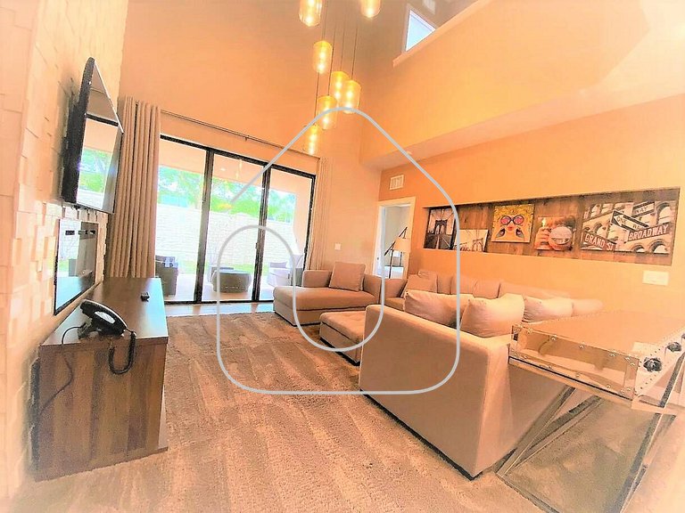 7562 Magic Village 8 guests 4 suites 8 min Disney