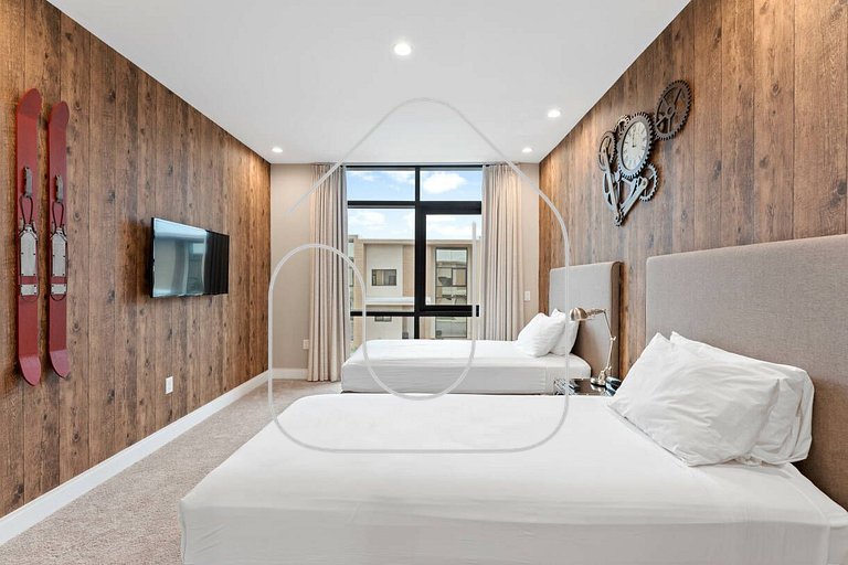 7562 Magic Village 8 guests 4 suites 8 min Disney