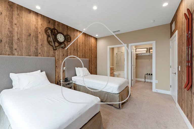 7562 Magic Village 8 guests 4 suites 8 min Disney