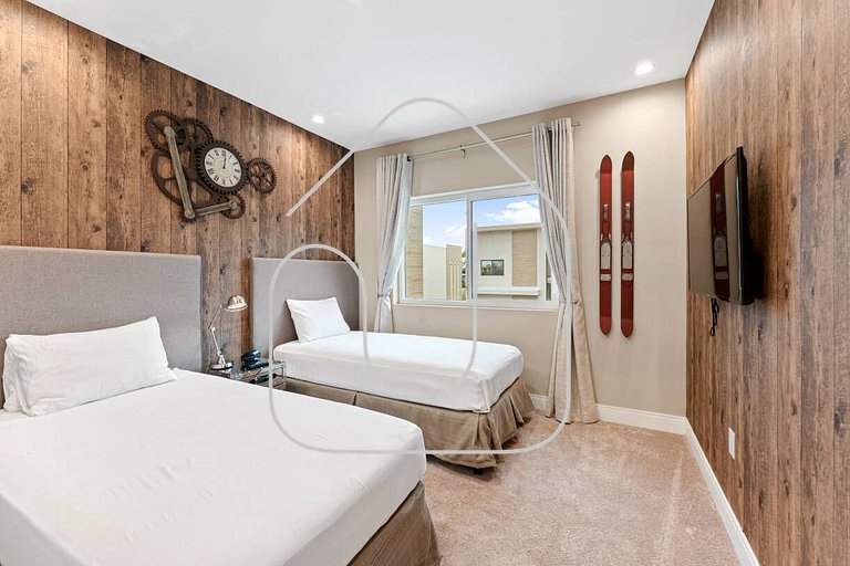 7562 Magic Village 8 guests 4 suites 8 min Disney