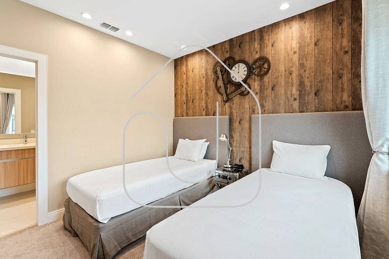 7562 Magic Village 8 guests 4 suites 8 min Disney