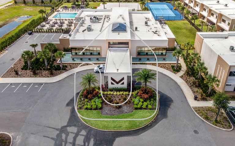 Magic Village 3BR w/ Jacuzzi & BBQ near Disney