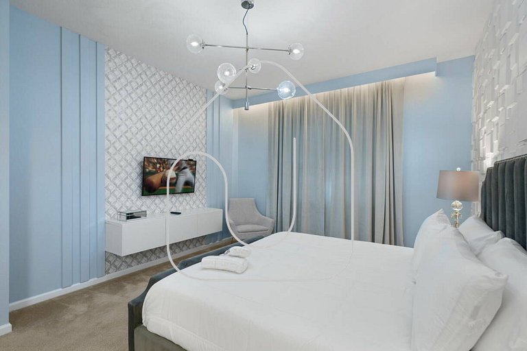 Solterra 12 BDR 10 suites 29 guests pool/spa