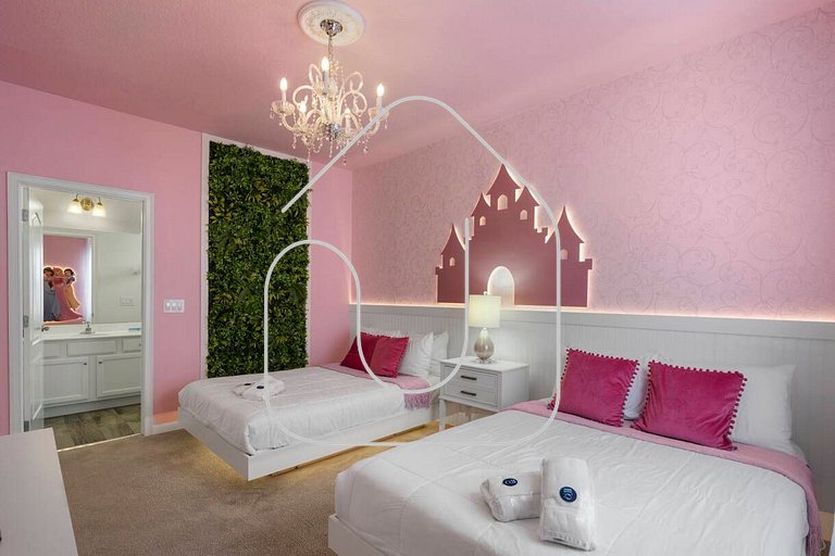 Solterra 12 BDR 10 suites 29 guests pool/spa