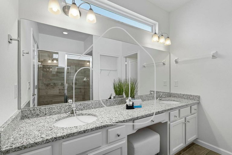 Solterra 12 BDR 10 suites 29 guests pool/spa