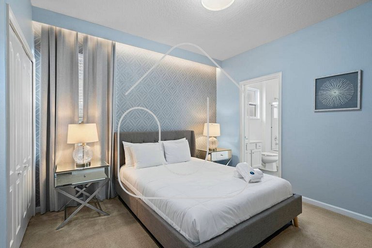 Solterra 12 BDR 10 suites 29 guests pool/spa