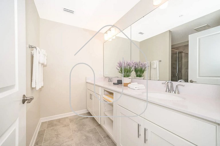 Cozy 2BR at Storey Lake – 10 Min to Disney!