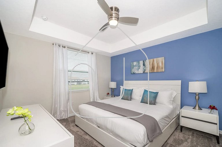 Cozy 2BR at Storey Lake – 10 Min to Disney!