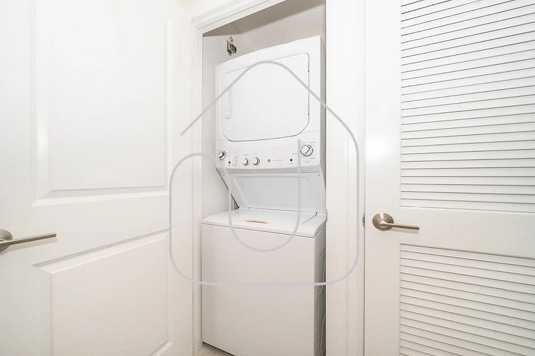 Cozy 2BR at Storey Lake – 10 Min to Disney!