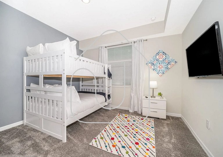 Cozy 2BR at Storey Lake – 10 Min to Disney!