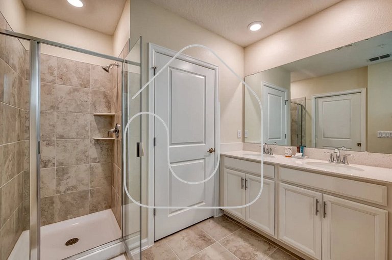 Luxury 2BR | Mickey Room | Resort Amenities