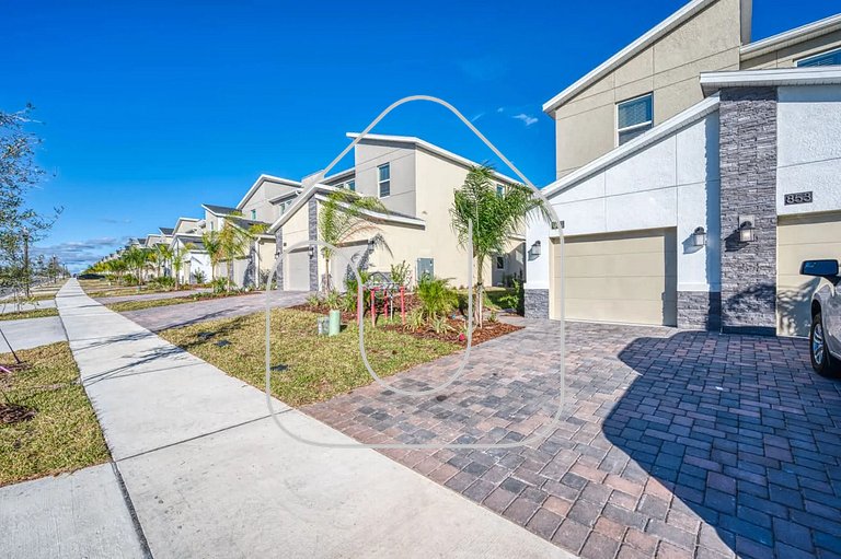 Luxury 2BR | Mickey Room | Resort Amenities