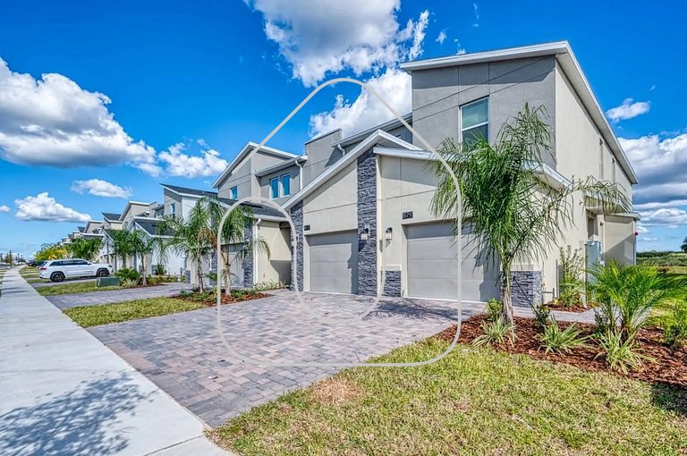 Luxury 2BR / Mickey Room & Resort Amenities!