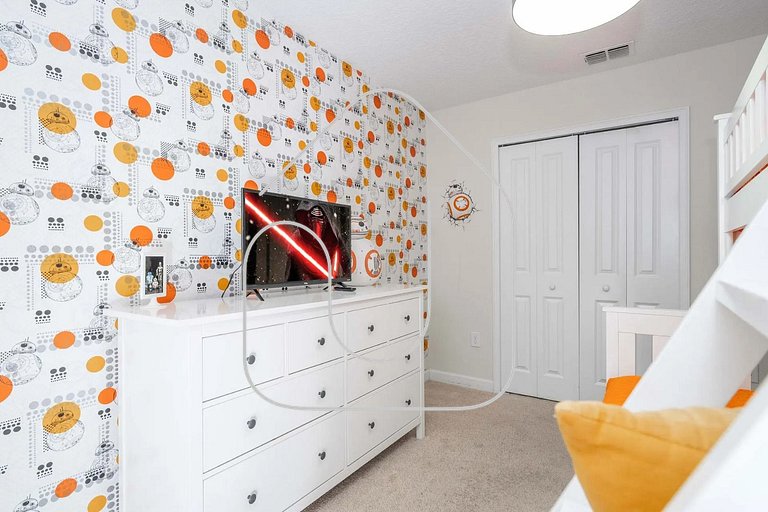 Storey Lake 6BR Villa – 10 min to Disney