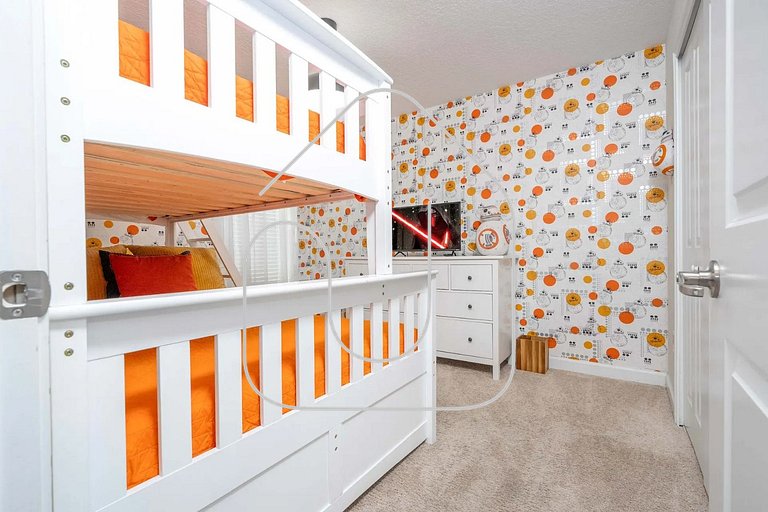 Storey Lake 6BR Villa – 10 min to Disney