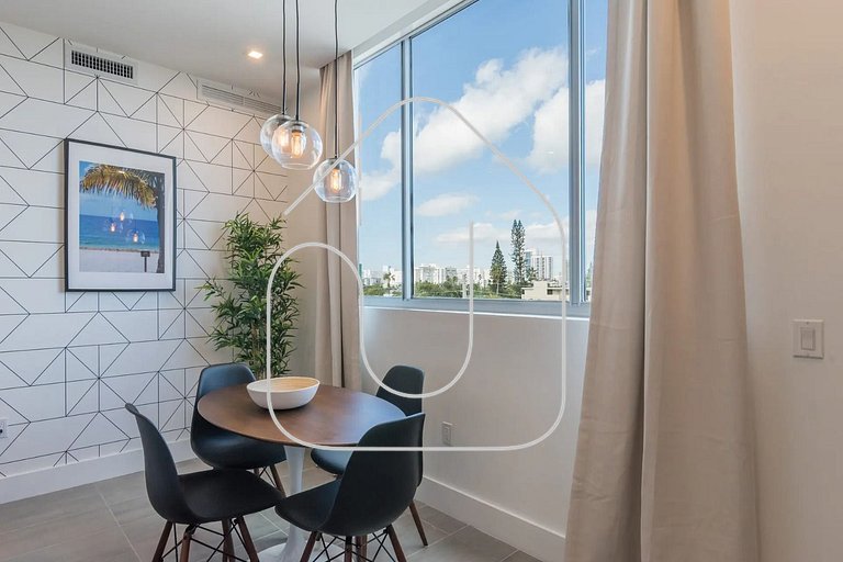 Modern 2BR in South Beach | 5 Min Walk to Beach