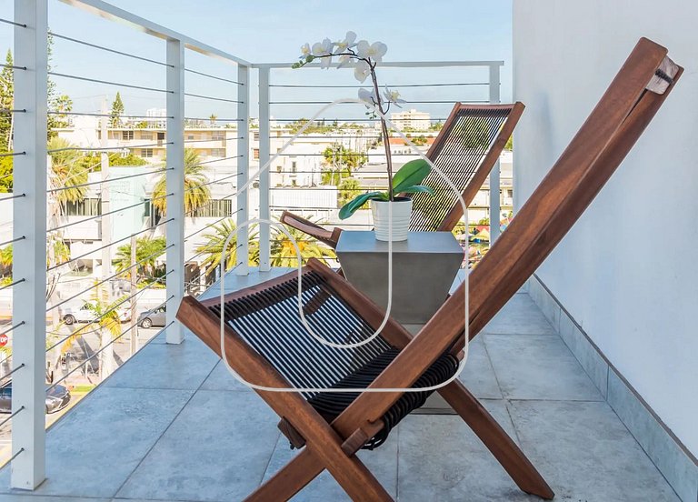 Modern 2BR in South Beach | 5 Min Walk to Beach