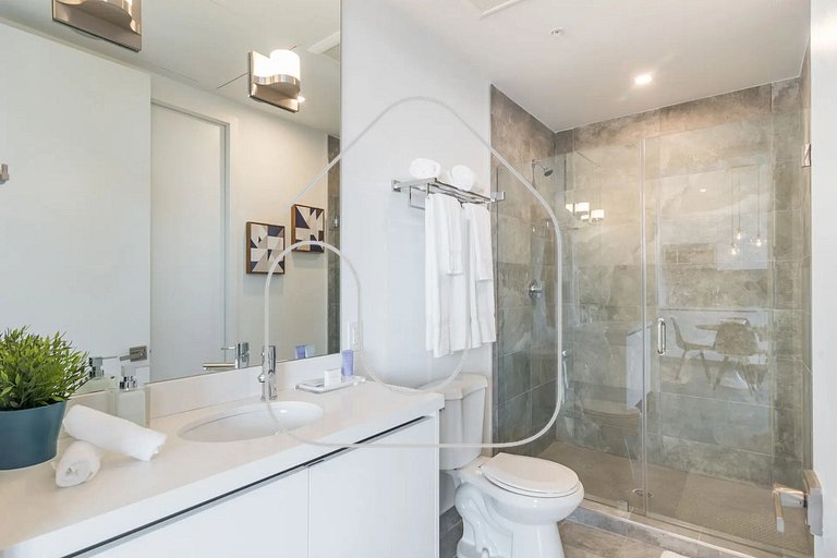 Modern 2BR in South Beach | 5 Min Walk to Beach