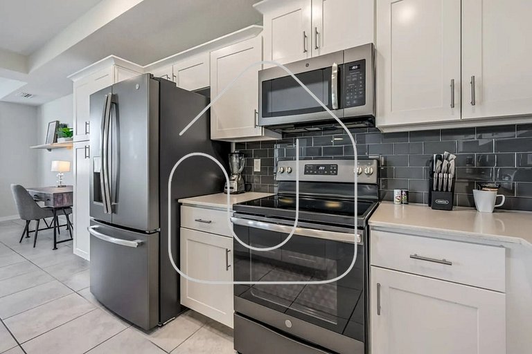 Cozy 2BR Condo | 10 Min to Disney | Pool