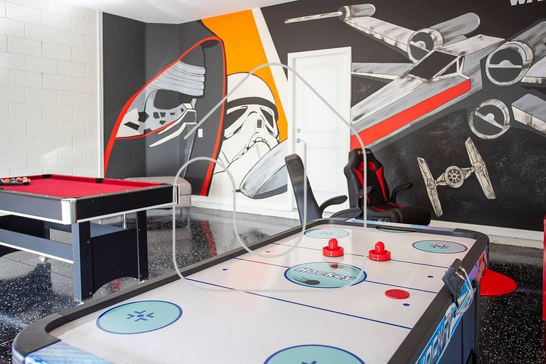 BR Villa w/ Pool, Star Wars Game Room + Resort