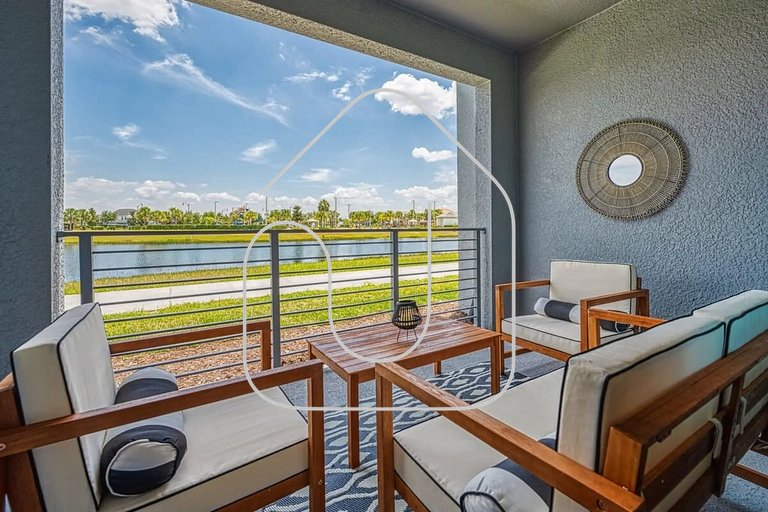 Modern 2BR | Mickey Room | Storey Lake Resort