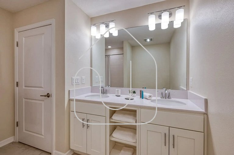 Elegant 2BR Condo | Mickey-Themed Room