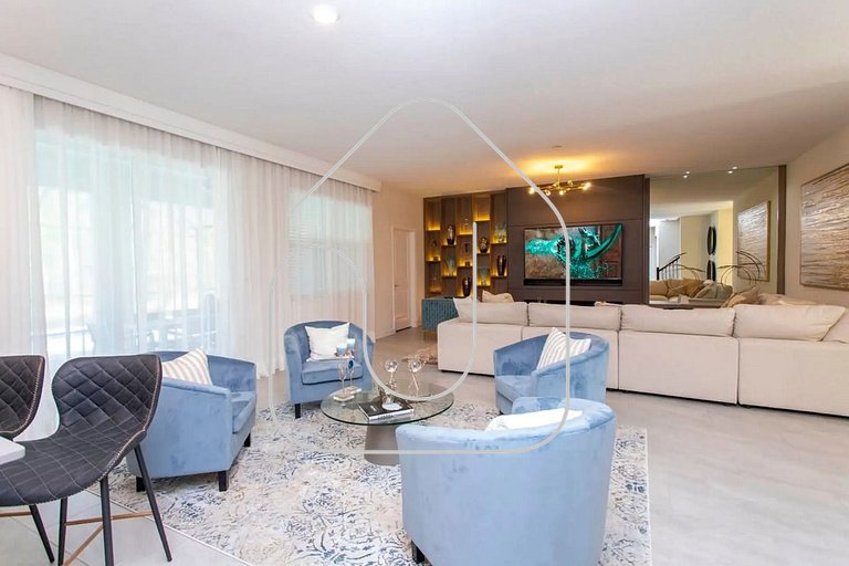 Luxury 6BD Home with Game Room, Cinema & Pool