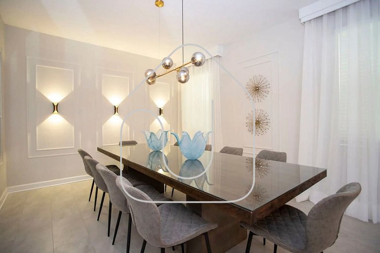 Luxury 6BD Home with Game Room, Cinema & Pool