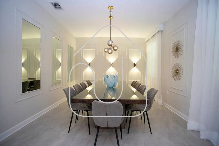 Luxury 6BD Home with Game Room, Cinema & Pool