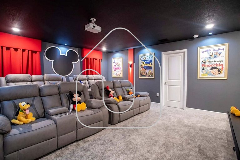 Luxury 6BD Home with Game Room, Cinema & Pool