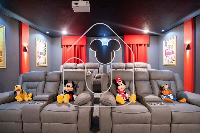 Luxury 6BD Home with Game Room, Cinema & Pool