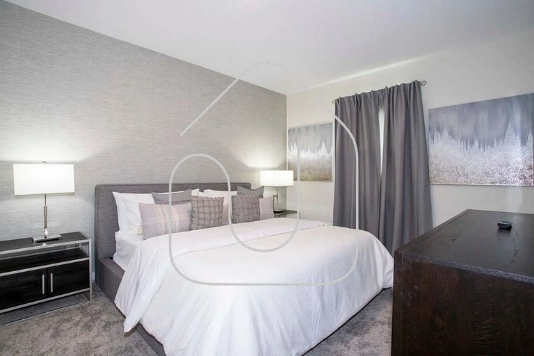 Luxury 6BD Home with Game Room, Cinema & Pool