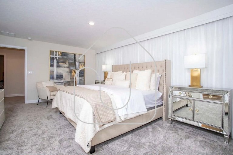 Luxury 6BD Home with Game Room, Cinema & Pool